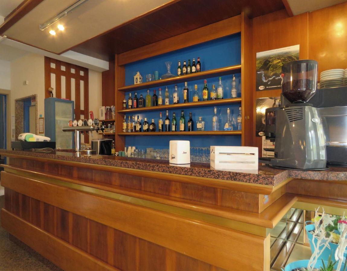 Hotel Saturno ลิโดดิเยโซโล ภายนอก รูปภาพ