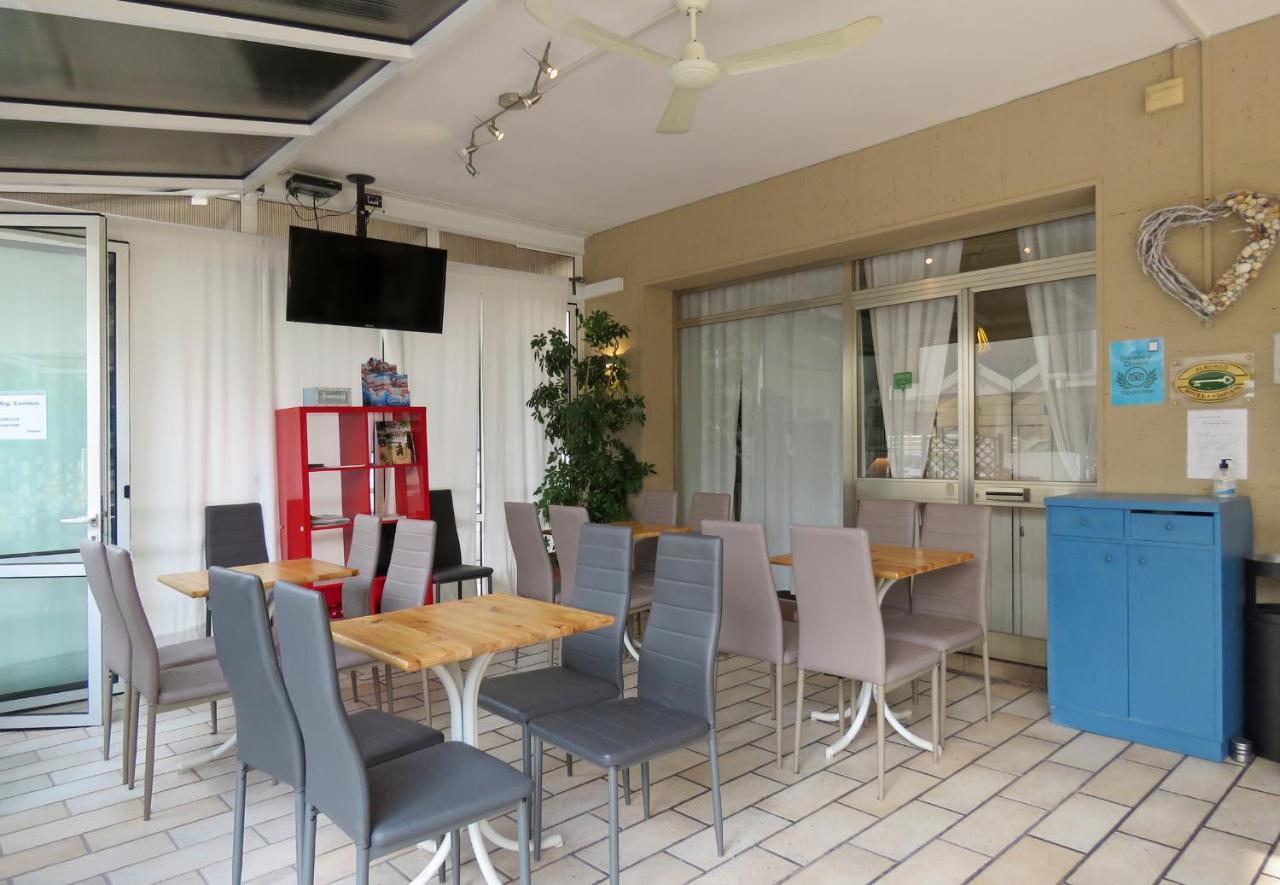Hotel Saturno ลิโดดิเยโซโล ภายนอก รูปภาพ