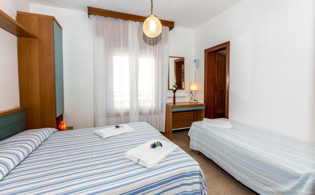 Hotel Saturno ลิโดดิเยโซโล ภายนอก รูปภาพ