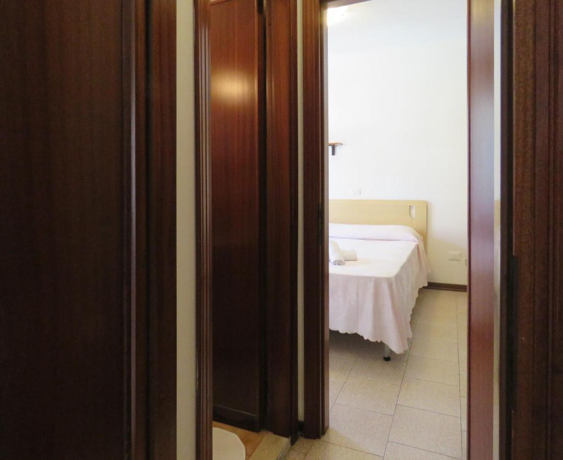 Hotel Saturno ลิโดดิเยโซโล ภายนอก รูปภาพ