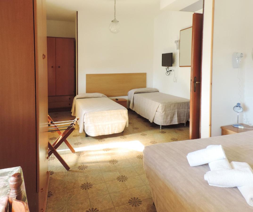 Hotel Saturno ลิโดดิเยโซโล ภายนอก รูปภาพ