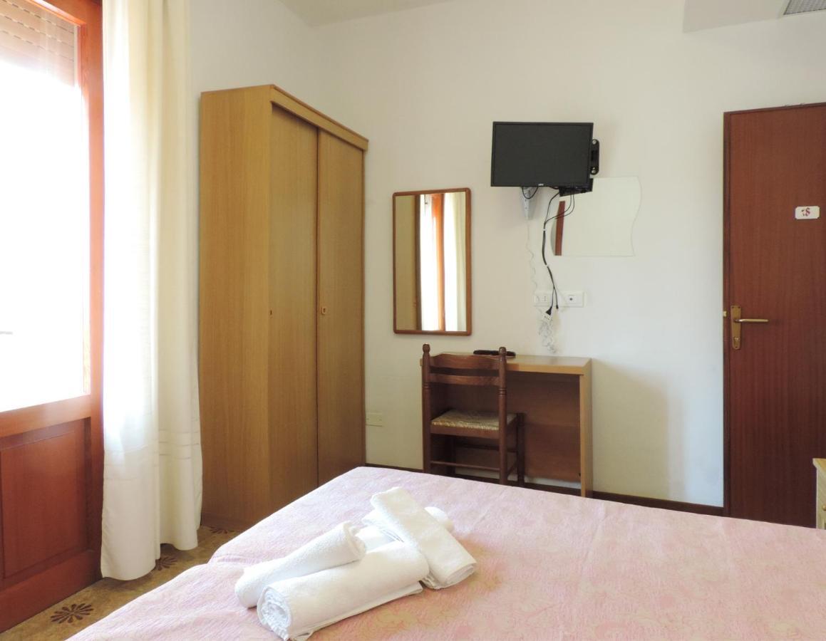 Hotel Saturno ลิโดดิเยโซโล ภายนอก รูปภาพ