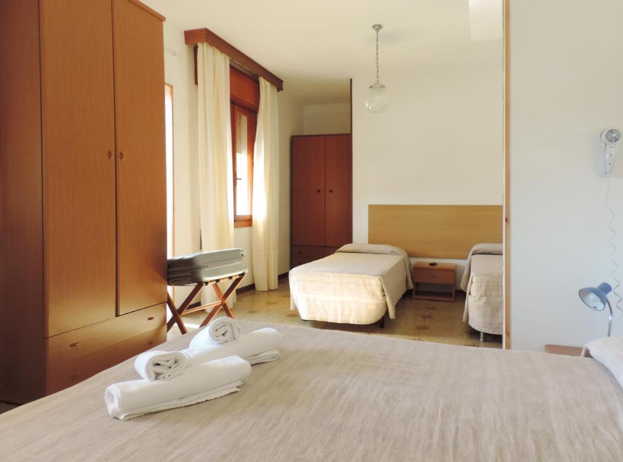 Hotel Saturno ลิโดดิเยโซโล ภายนอก รูปภาพ